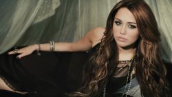 Miley Cyrus V19m